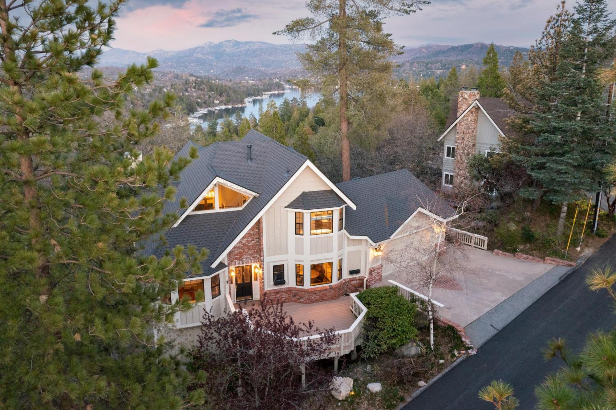 Pollock By Avantstay Stunning Views W Movie Room Hot Tub Game Room Large Balcony Lake Arrowhead Esterno foto